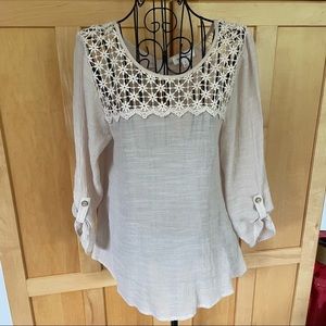 SUGAR Rain tan gauze Top with 3/4 sleeves & beautiful details front & back Small